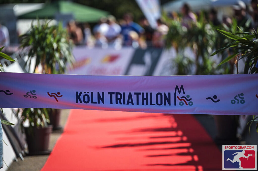 Ziellinie Köln Triathlon 2026
